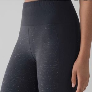 Lululemon Free To Flow Crops Blue tied/ white 2